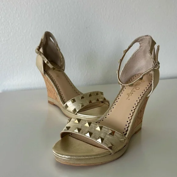 Lilly Pulitzer Gold Studded Wedge Sandals 8 - Picture 1 of 11